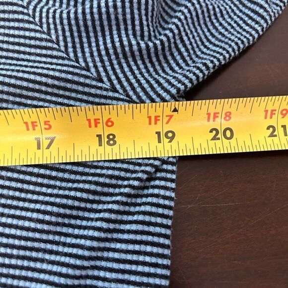 Comfy USA Blue Micro Striped Long Sleeve Asymmetrical Rayon Top Size L - Picture 10 of 13